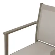 CADEIRA PARA ÁREA EXTERNA EMPILHÁVEL COM BRAÇOS DUNAS - CAMELO/CAMELO - Foto 6