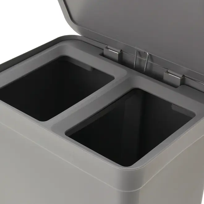 LIXEIRA DUPLA COM PEDAL 30 L TRIUM - KONKRET/CINZA - Foto 8