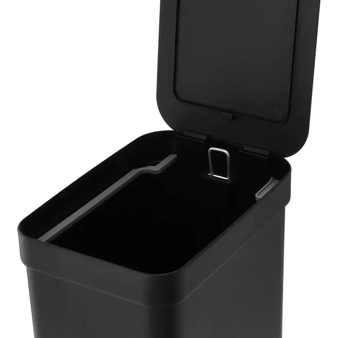 LIXEIRA COM PEDAL 6 L TRIUM - PRETO - Foto 6