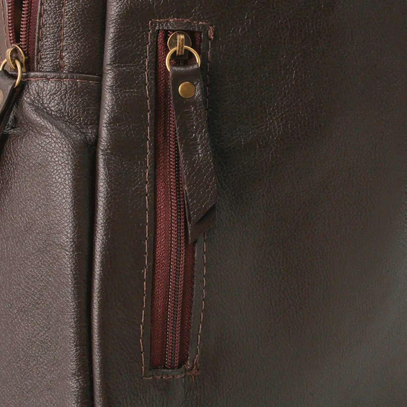 MOCHILA ON THE GO - COURO MARROM DE LEI - Foto 16