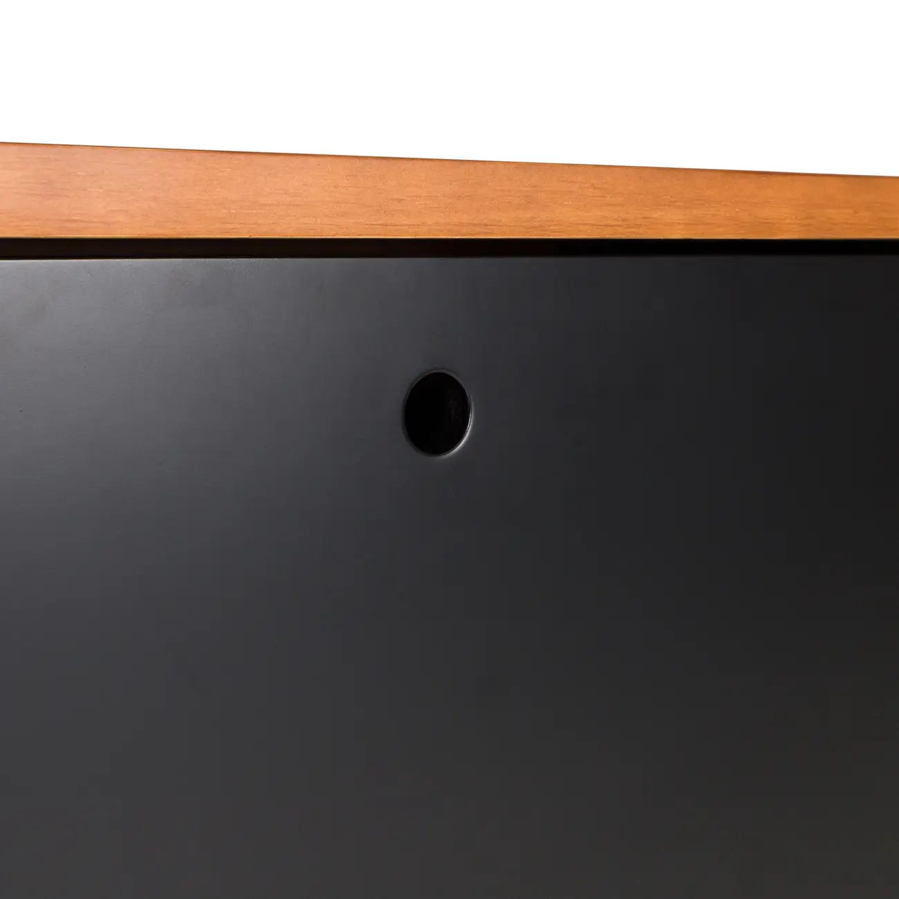 BUFFET 1 PORTA BASCULANTE 1,35 M X 40 CM MID CENTURY - PRETO/NOZES - Foto 7