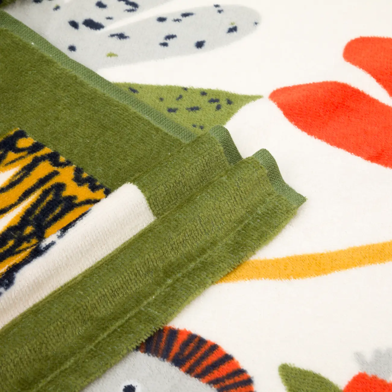 TOALHA DE BANHO 67 CM X 1,30 M BICHARADA SELVA - BRANCO/MULTICOR - Foto 3