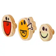 GANCHO DE PAREDE COM 3 CARA A CARA - PINUS NATURAL/CORES CALEIDOCOLOR - Foto 2