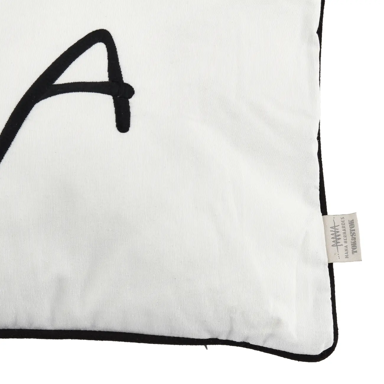 ALMOFADA 60 CM X 30 CM MANUSCRITO VIDA RAIZES - OFF WHITE/PRETO - Foto 4