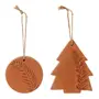 KIT COM 2 PINGENTES ÁRVORE E BOLA VILAREJO NOEL - ARGILA CRUA - Foto 1