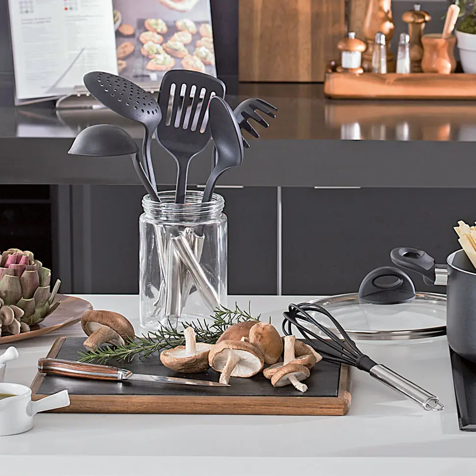 PEGADOR DE MACARRÃO 32 CM ELLIP NYLON - PRETO/INOX - Foto 4