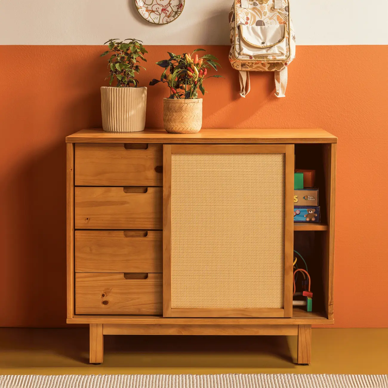 CÔMODA 4 GAVETAS/1 PORTA DE CORRER COM PALHINHA 90 CM X 40 CM PALHANDI - AMÊNDOA/NATURAL - Foto 12