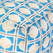 PUFF 45 CM X 45 CM SAUDADE TROPICAL AZULEJOS - AZUL HISTÓRICO/MULTICOR - Foto 3