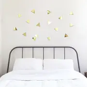 ADORNO DE PAREDE COM 16 CONFETTI TRIANGLES - OURO - Foto 3