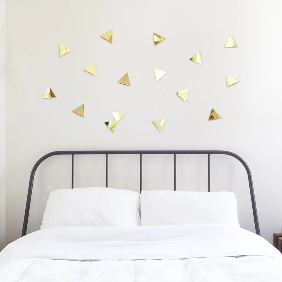 ADORNO DE PAREDE COM 16 CONFETTI TRIANGLES - OURO - Foto 3